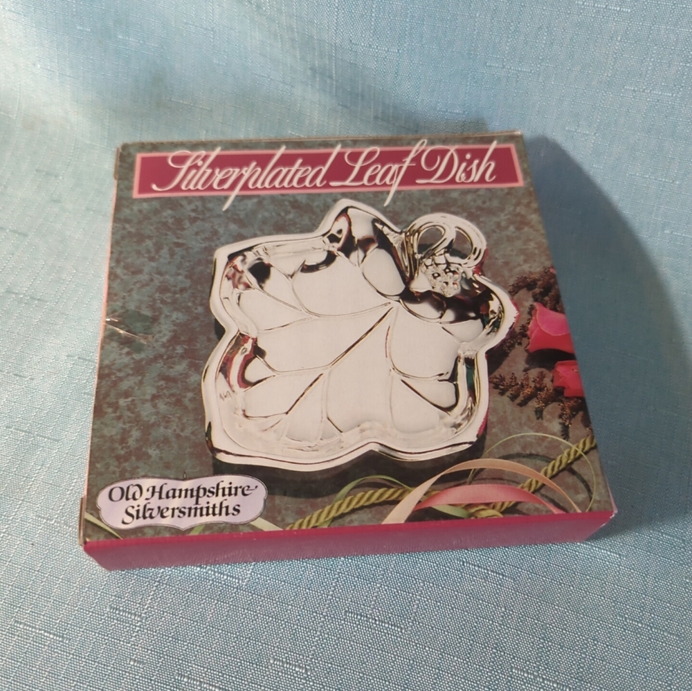 Vintage Silver Plated Leaf Shaped Dish with Original Box (13542)